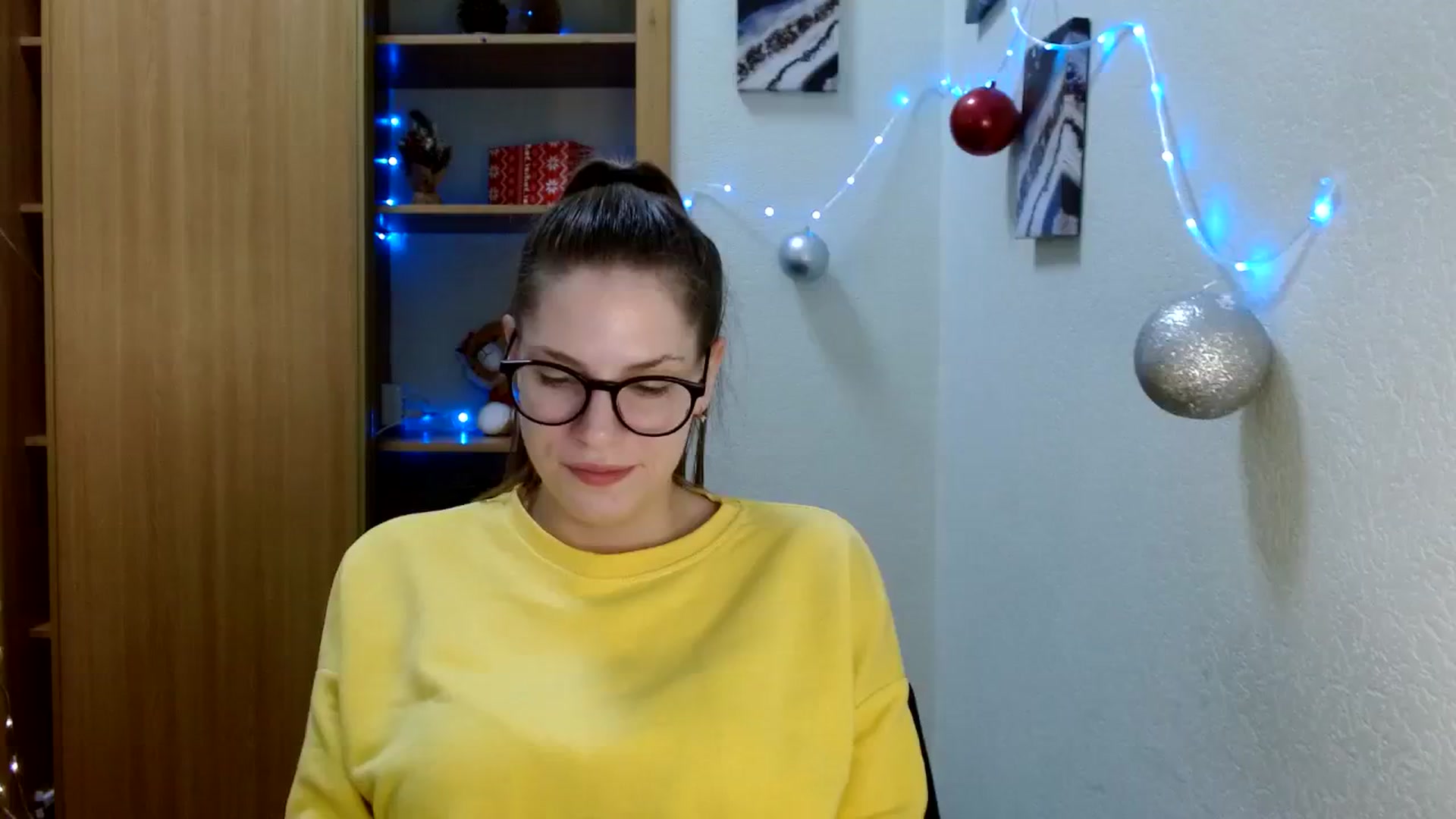 Gallery image thumbnail from Ur_Jenny's myfreecams stream on, 12/18/2023, 12:25 image 5 of 20