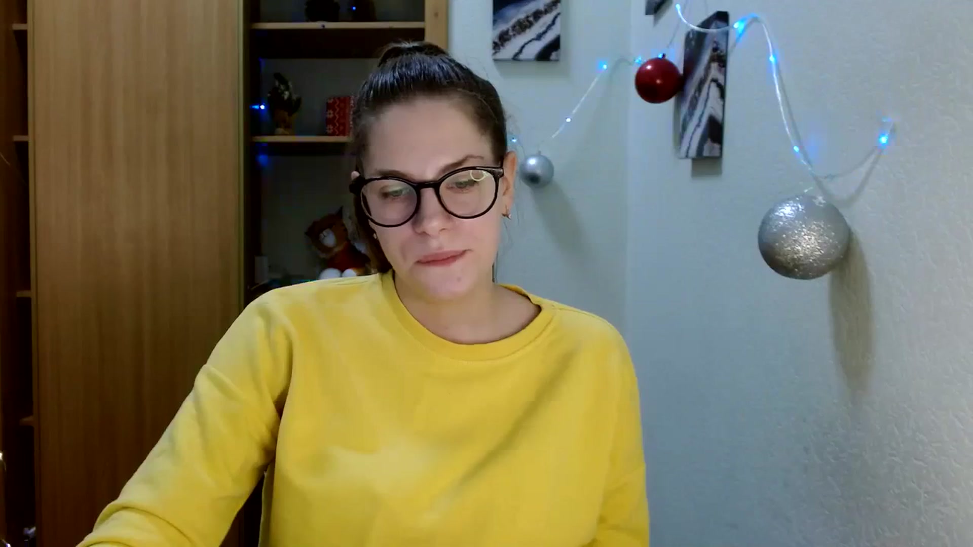 Gallery image thumbnail from Ur_Jenny's myfreecams stream on, 12/18/2023, 12:25 image 11 of 20