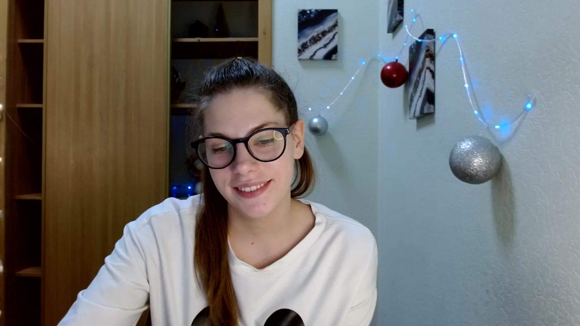 Gallery image thumbnail from Ur_Jenny's myfreecams stream on, 12/21/2023, 13:18 image 19 of 20