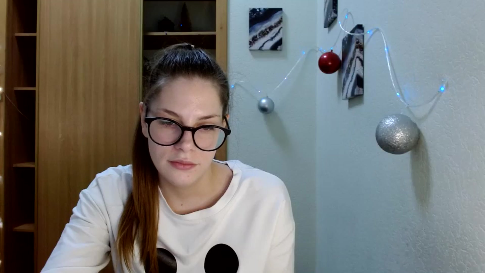 Gallery image thumbnail from Ur_Jenny's myfreecams stream on, 12/21/2023, 13:18 image 5 of 20