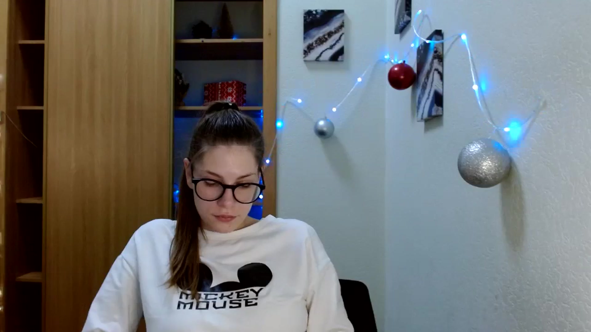 Gallery image thumbnail from Ur_Jenny's myfreecams stream on, 12/21/2023, 13:18 image 8 of 20