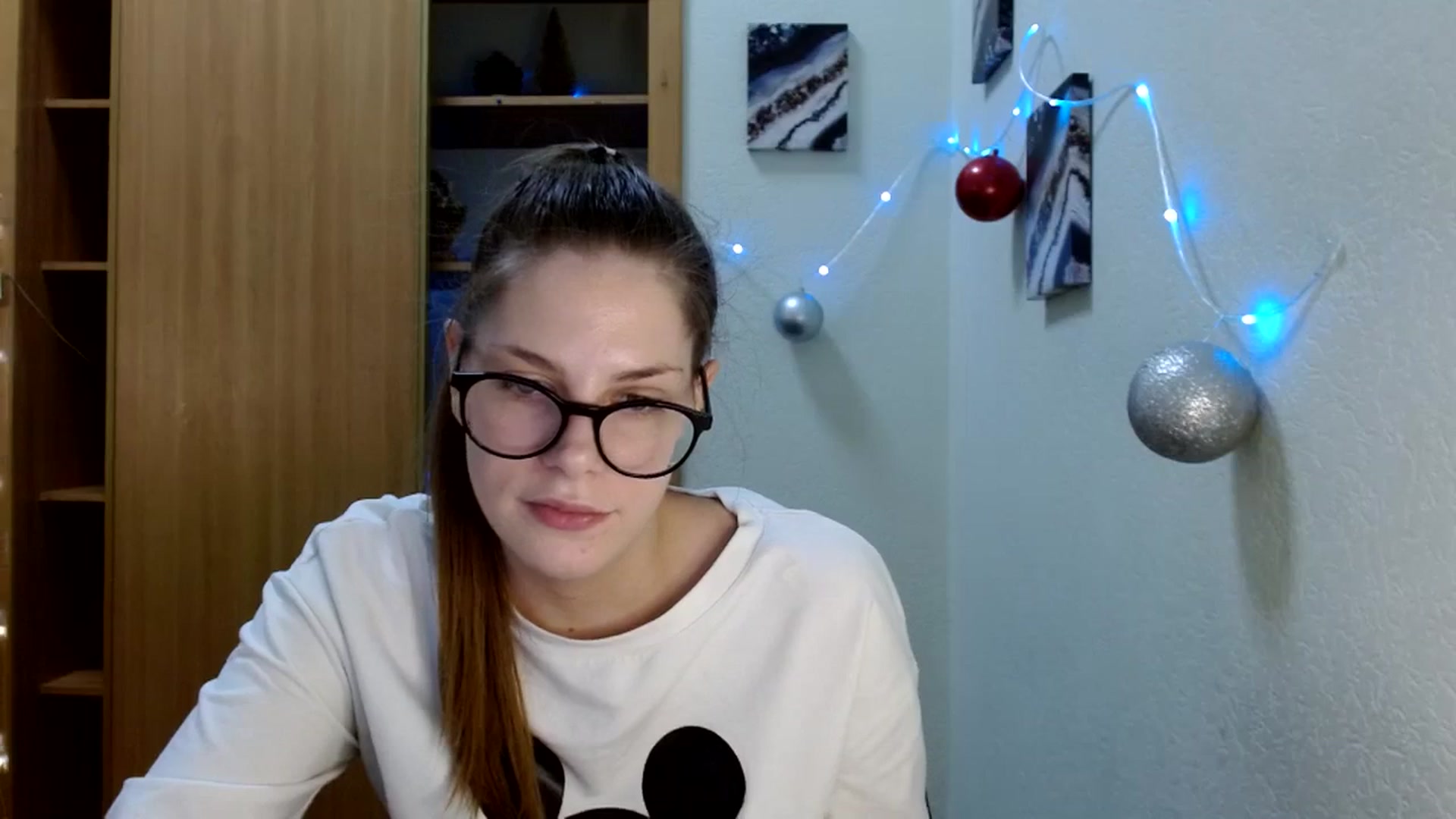 Gallery image thumbnail from Ur_Jenny's myfreecams stream on, 12/21/2023, 13:18 image 9 of 20
