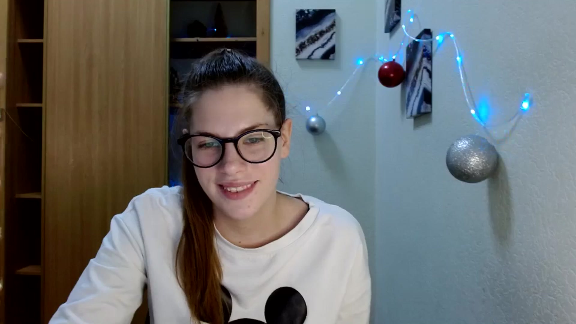 Gallery image thumbnail from Ur_Jenny's myfreecams stream on, 12/21/2023, 13:18 image 13 of 20