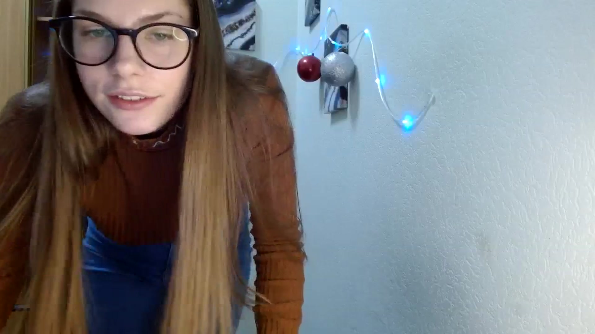 Gallery image thumbnail from Ur_Jenny's myfreecams stream on, 12/25/2023, 12:08 image 5 of 20