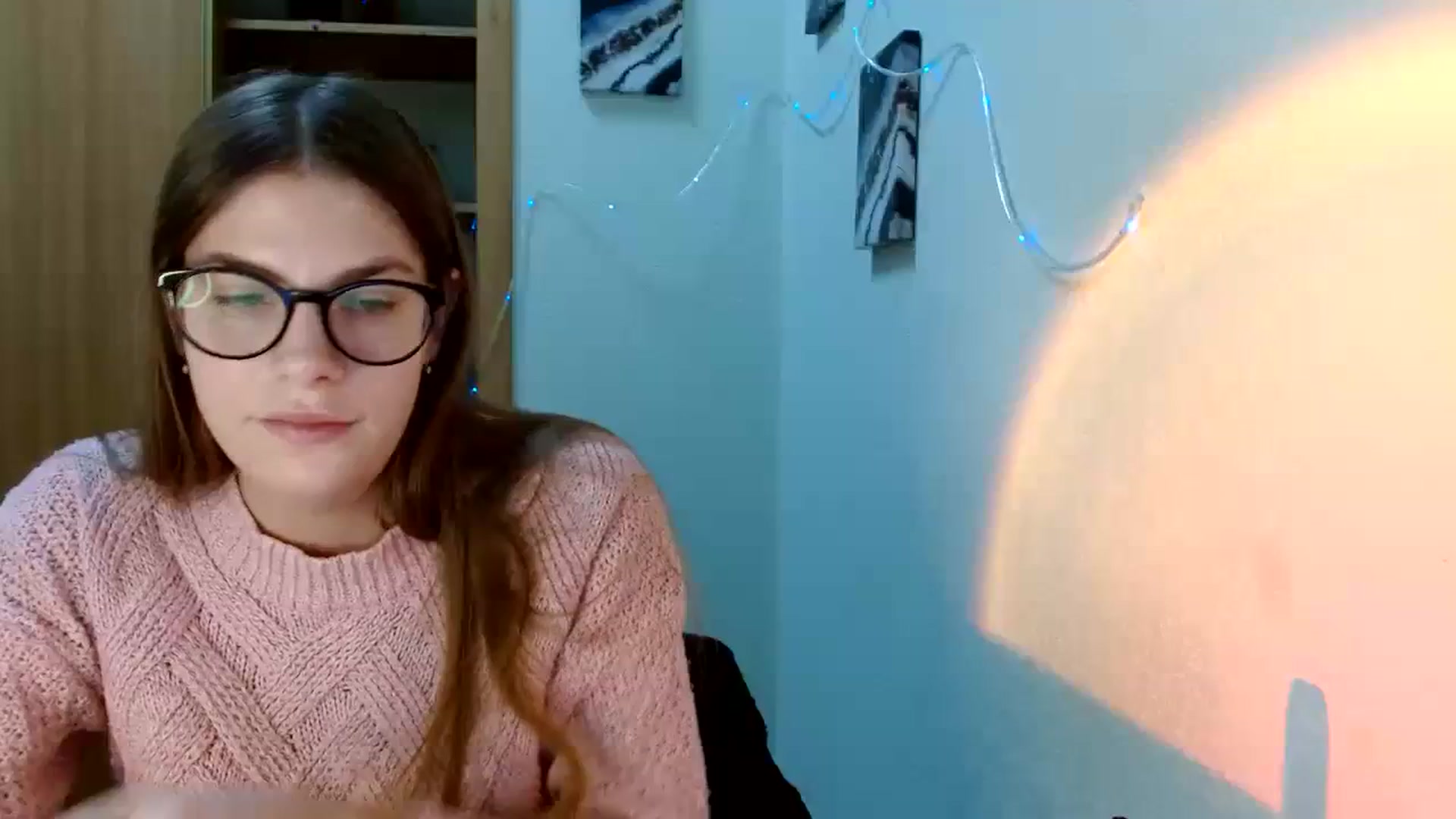 Gallery image thumbnail from Ur_Jenny's myfreecams stream on, 01/17/2024, 11:35 image 9 of 20