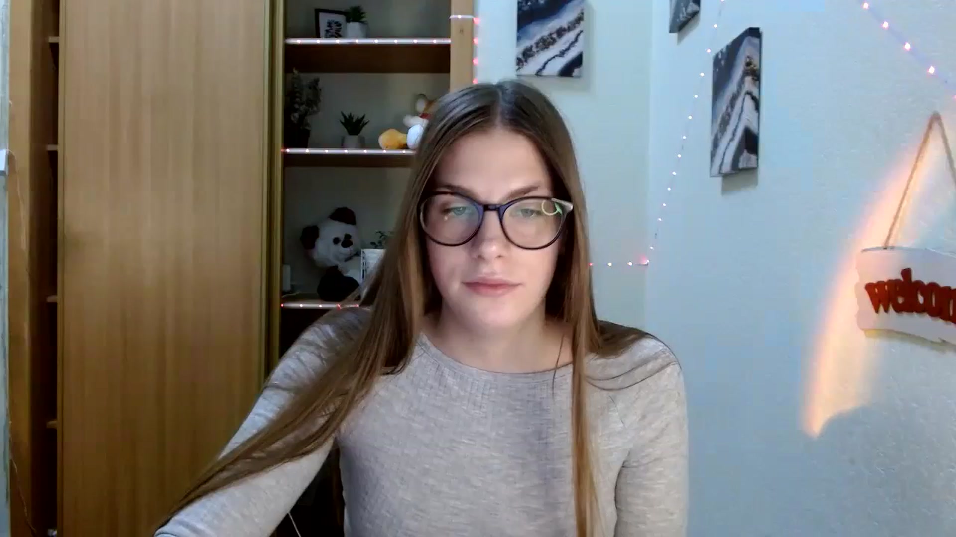 Gallery image thumbnail from Ur_Jenny's myfreecams stream on, 02/05/2024, 12:18 image 19 of 20