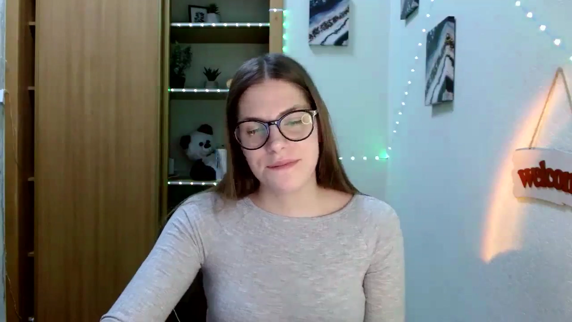 Gallery image thumbnail from Ur_Jenny's myfreecams stream on, 02/05/2024, 12:18 image 4 of 20