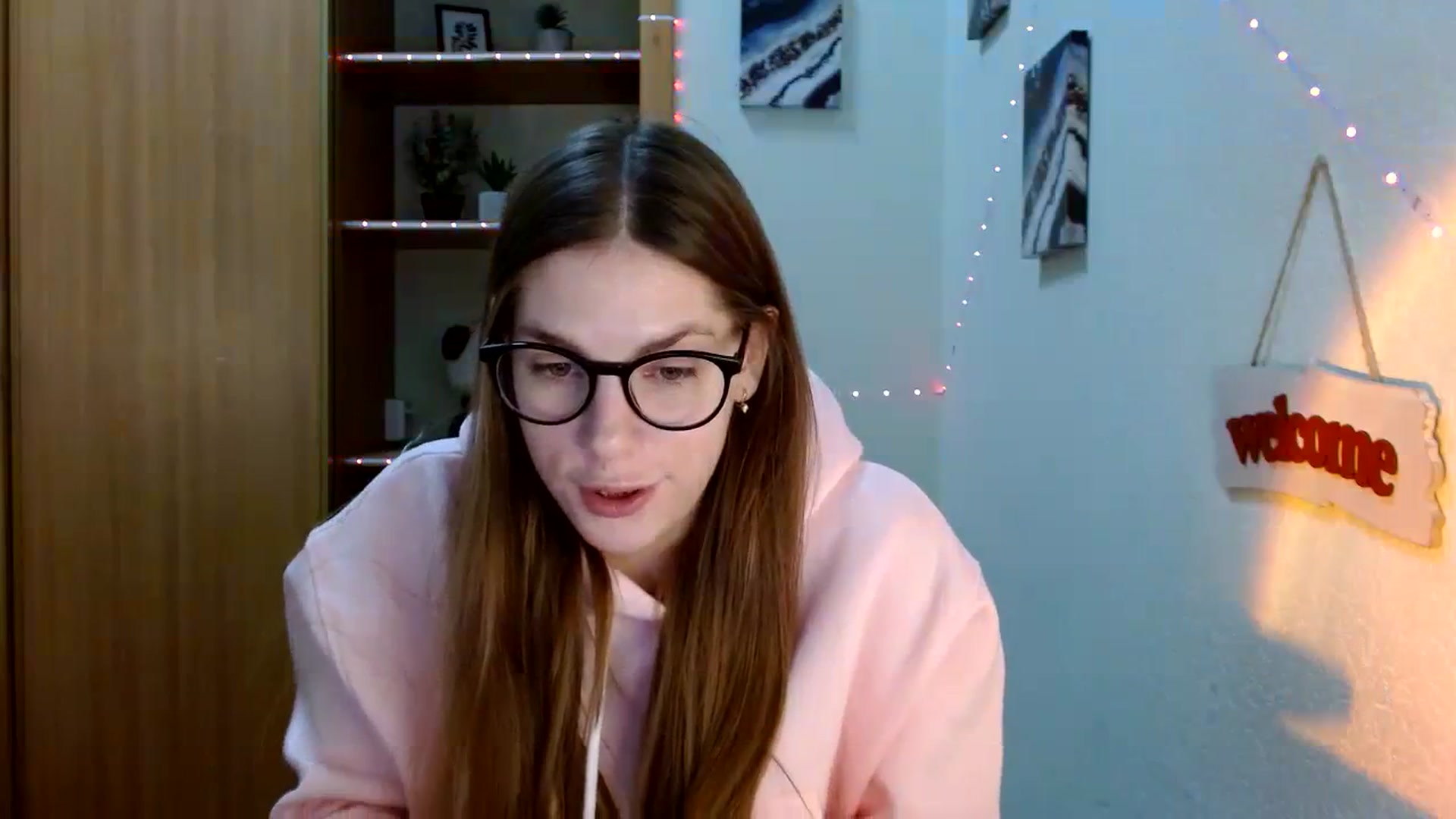 Gallery image thumbnail from Ur_Jenny's myfreecams stream on, 02/19/2024, 13:13 image 16 of 20
