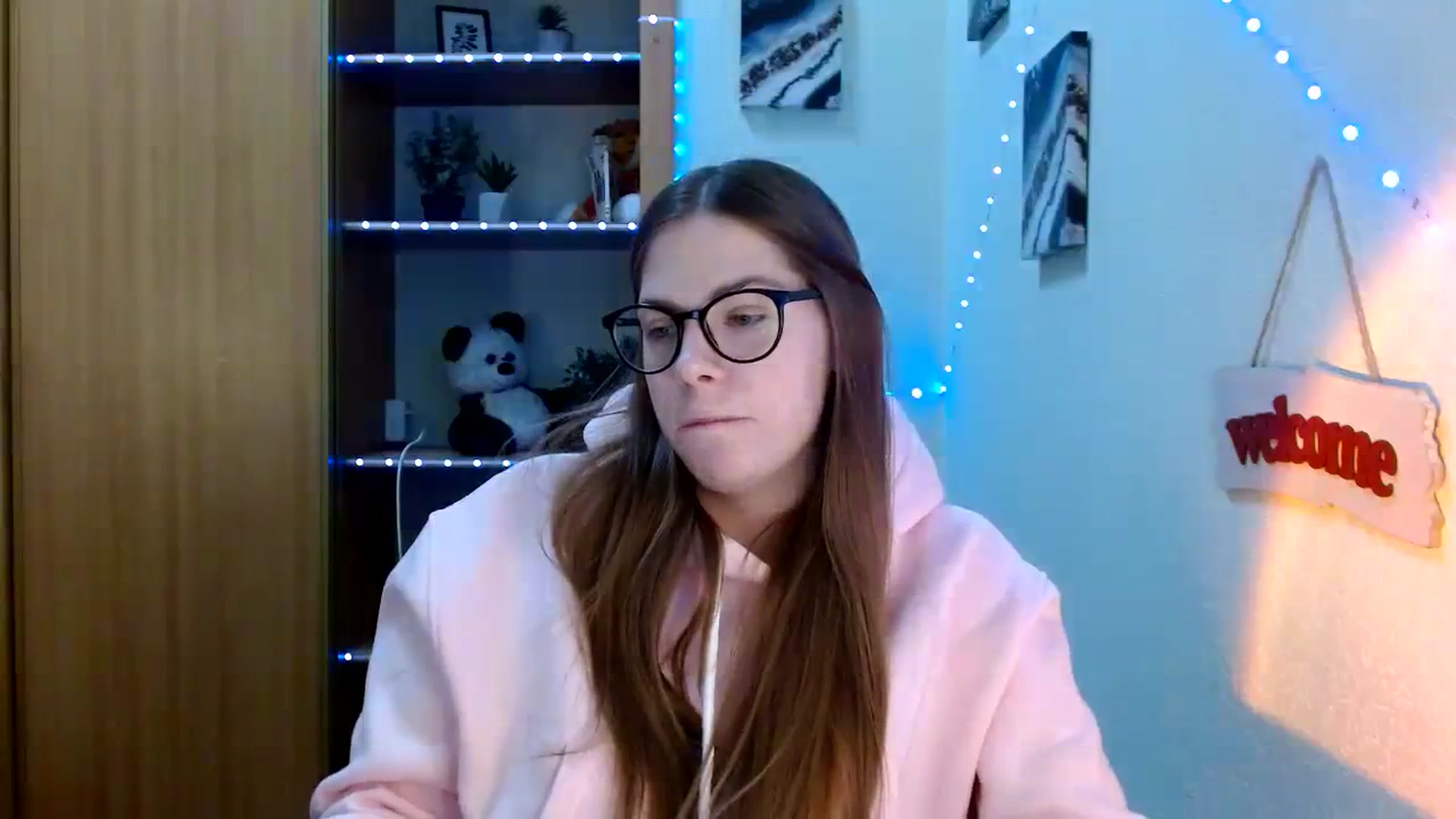 Gallery image thumbnail from Ur_Jenny's myfreecams stream on, 02/19/2024, 13:13 image 4 of 20