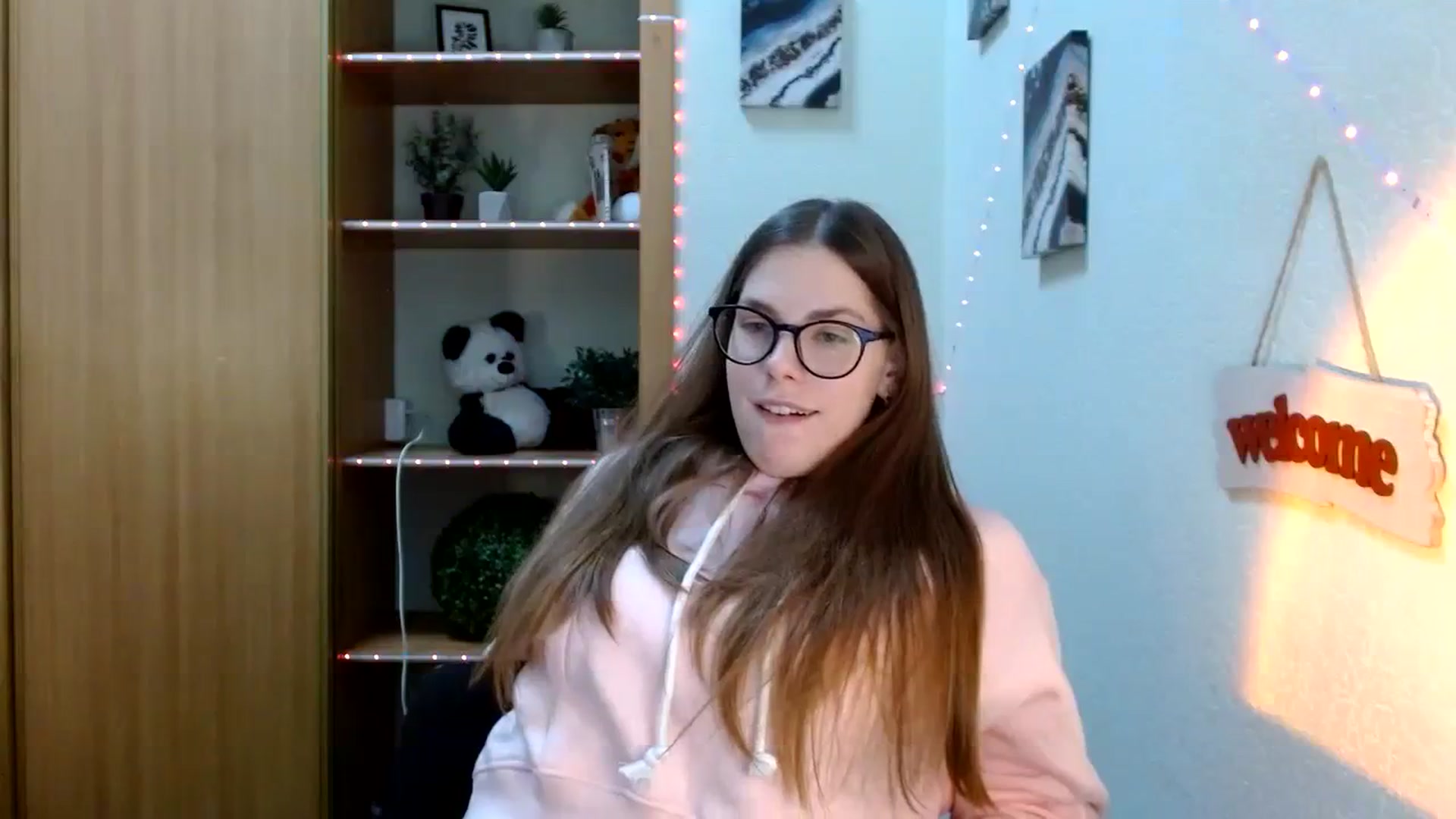 Gallery image thumbnail from Ur_Jenny's myfreecams stream on, 02/19/2024, 13:13 image 12 of 20