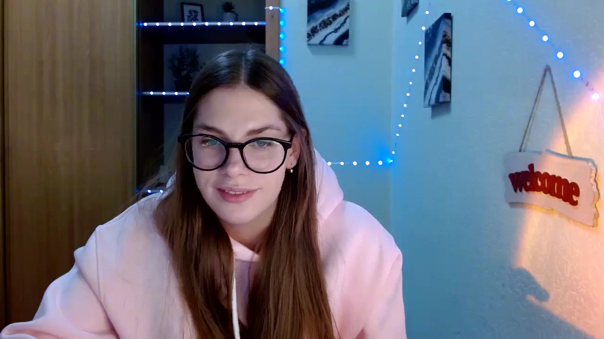 Gallery image thumbnail from Ur_Jenny's myfreecams stream on, 02/19/2024, 13:13 image 2 of 20