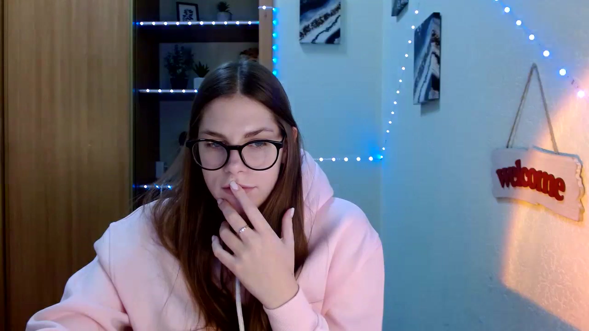 Gallery image thumbnail from Ur_Jenny's myfreecams stream on, 02/19/2024, 13:13 image 5 of 20