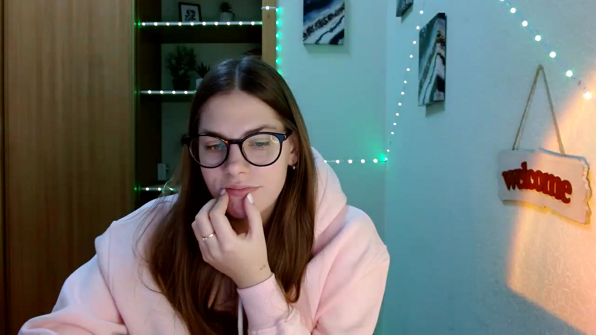 Gallery image thumbnail from Ur_Jenny's myfreecams stream on, 02/19/2024, 13:13 image 7 of 20