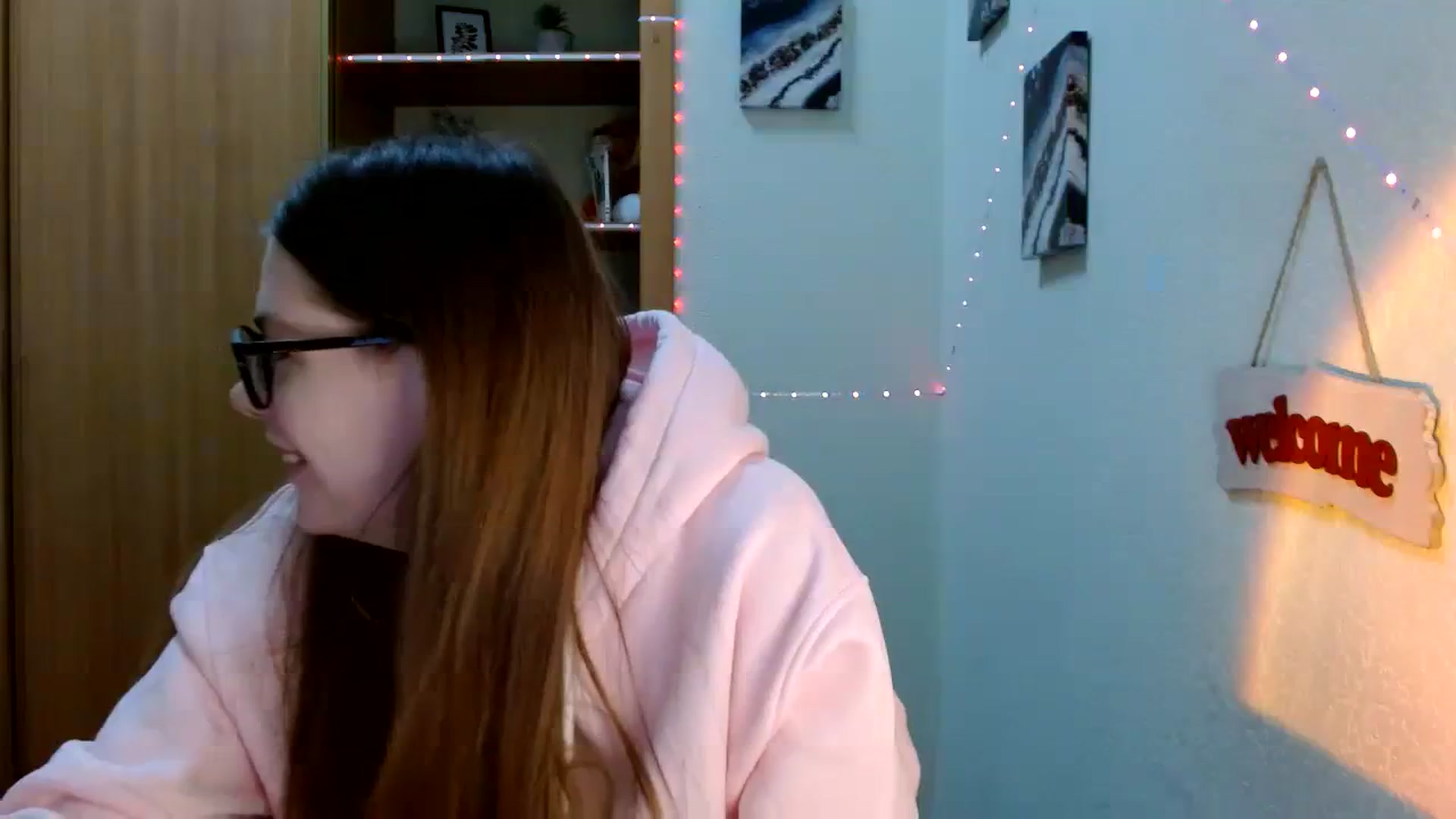Gallery image thumbnail from Ur_Jenny's myfreecams stream on, 02/19/2024, 13:13 image 15 of 20