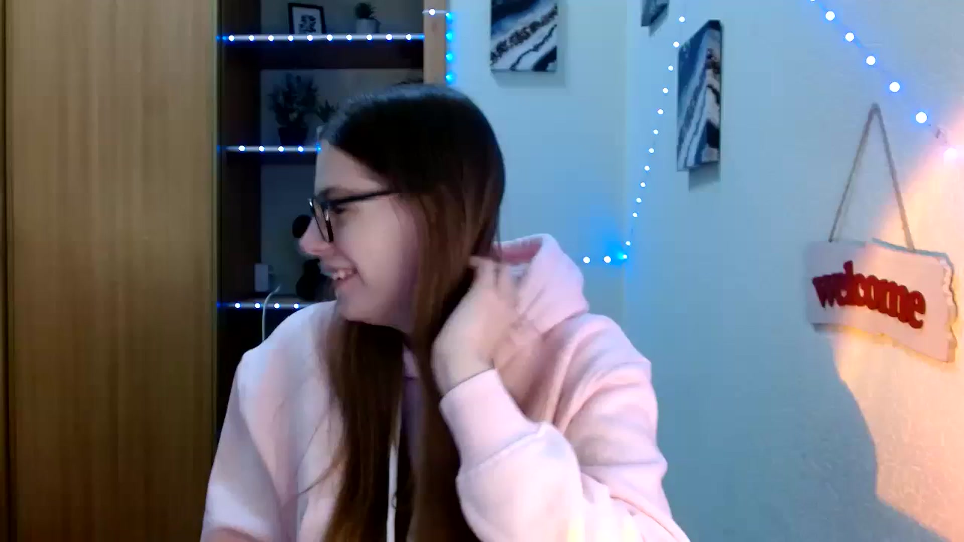 Gallery image thumbnail from Ur_Jenny's myfreecams stream on, 02/19/2024, 13:13 image 1 of 20