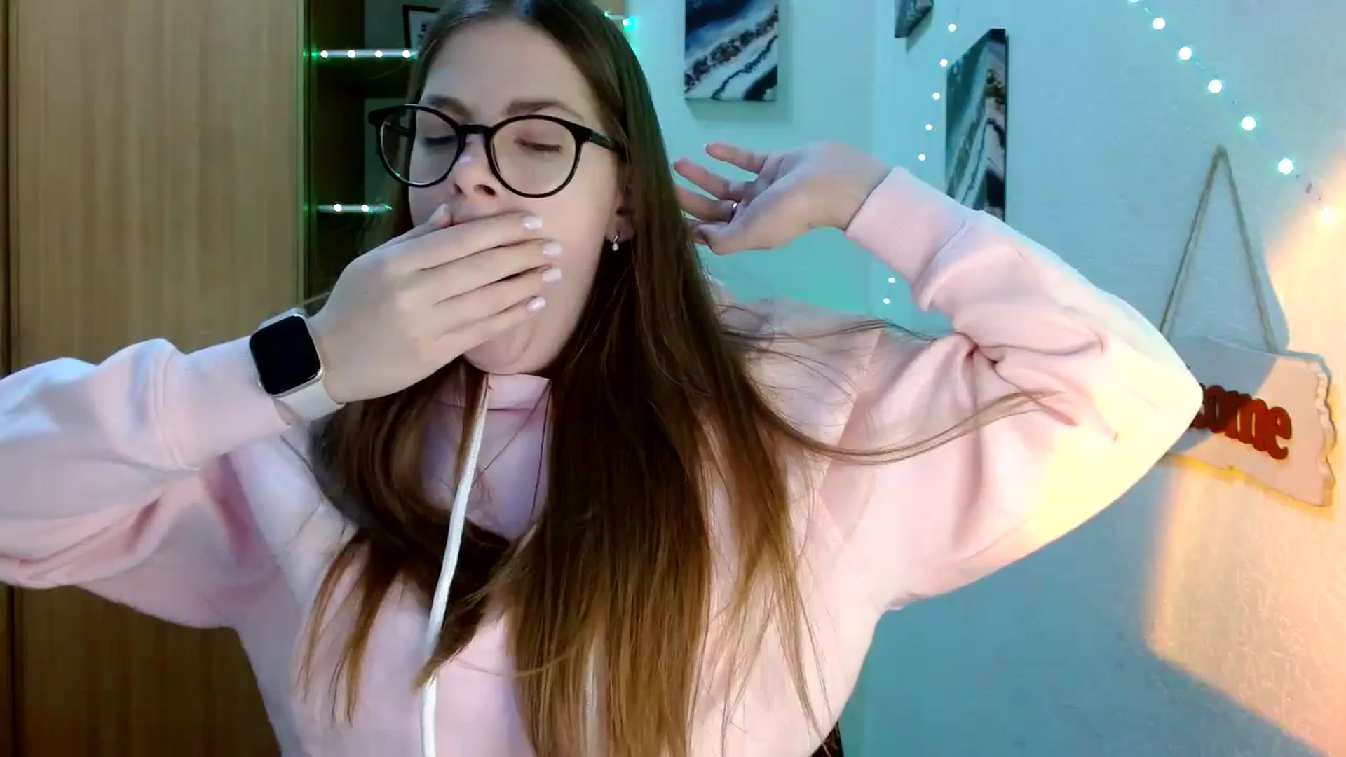 Gallery image thumbnail from Ur_Jenny's myfreecams stream on, 02/19/2024, 13:13 image 10 of 20