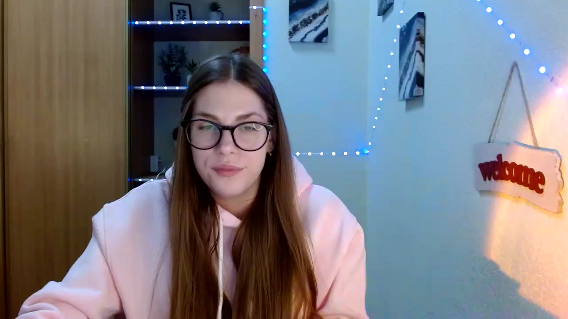 Gallery image thumbnail from Ur_Jenny's myfreecams stream on, 02/19/2024, 13:13 image 17 of 20