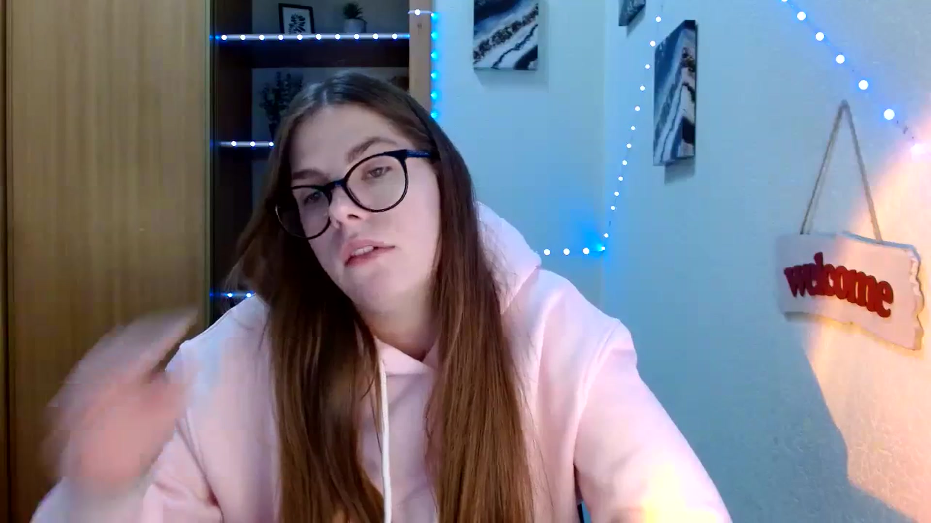 Gallery image thumbnail from Ur_Jenny's myfreecams stream on, 02/19/2024, 13:13 image 20 of 20