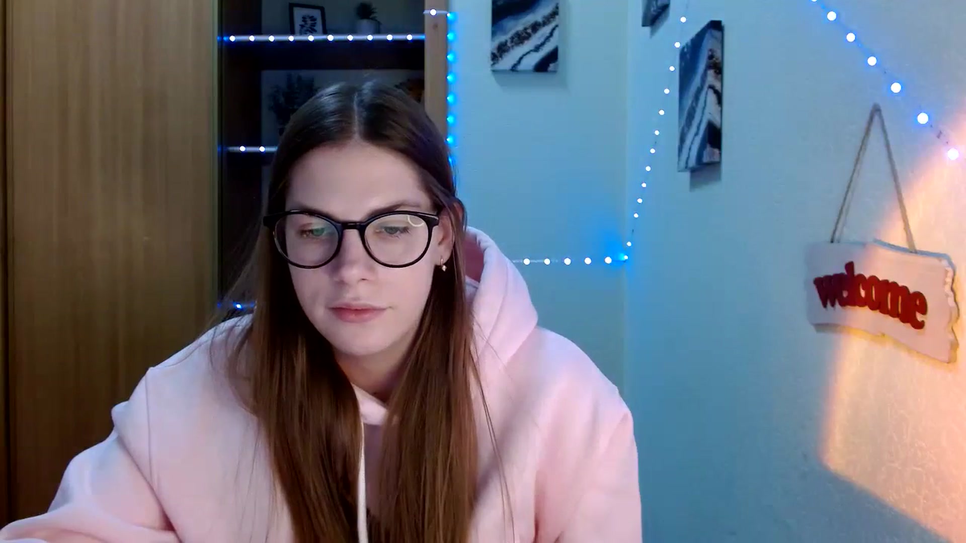 Gallery image thumbnail from Ur_Jenny's myfreecams stream on, 02/19/2024, 13:13 image 3 of 20