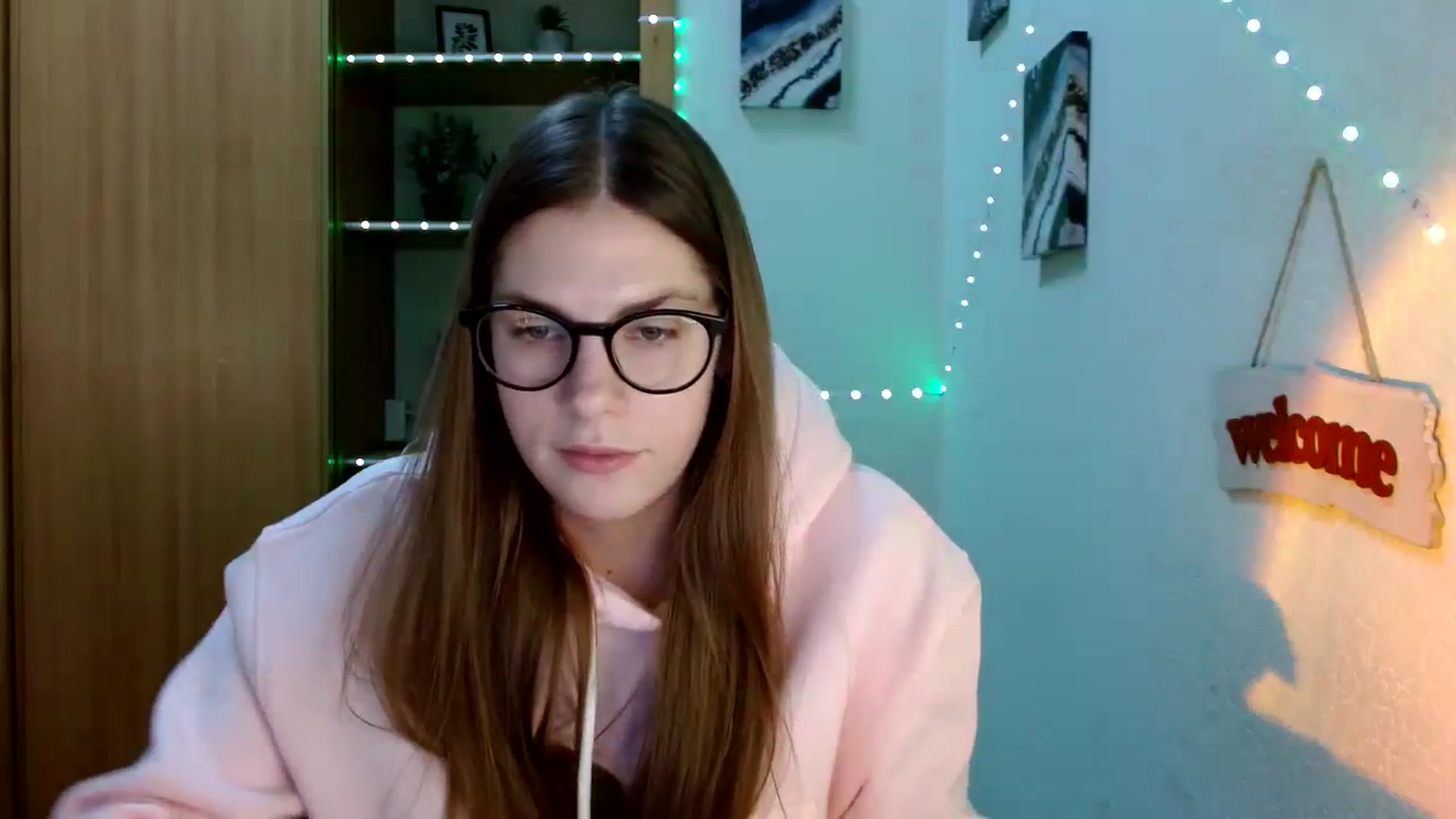 Gallery image thumbnail from Ur_Jenny's myfreecams stream on, 02/19/2024, 13:13 image 9 of 20