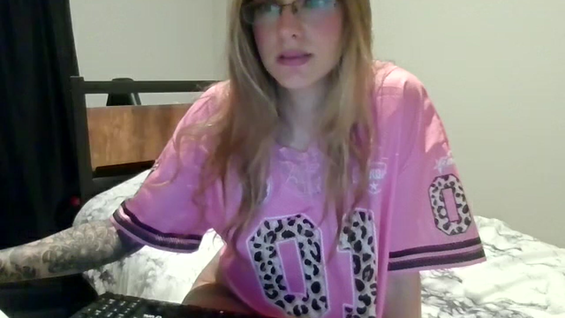 Gallery image thumbnail from Ur_SexyWomen's myfreecams stream on, 12/11/2025, 10:57 image 16 of 20