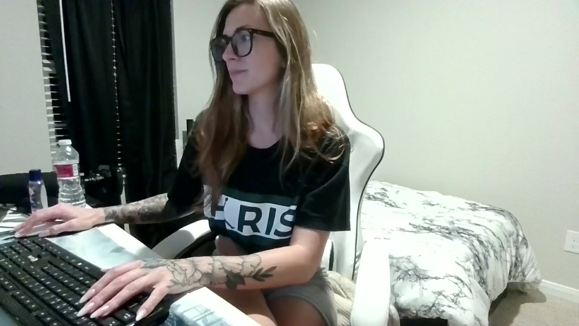 Gallery image thumbnail from Ur_SexyWomen's myfreecams stream on, 01/02/2026, 07:54 image 7 of 20