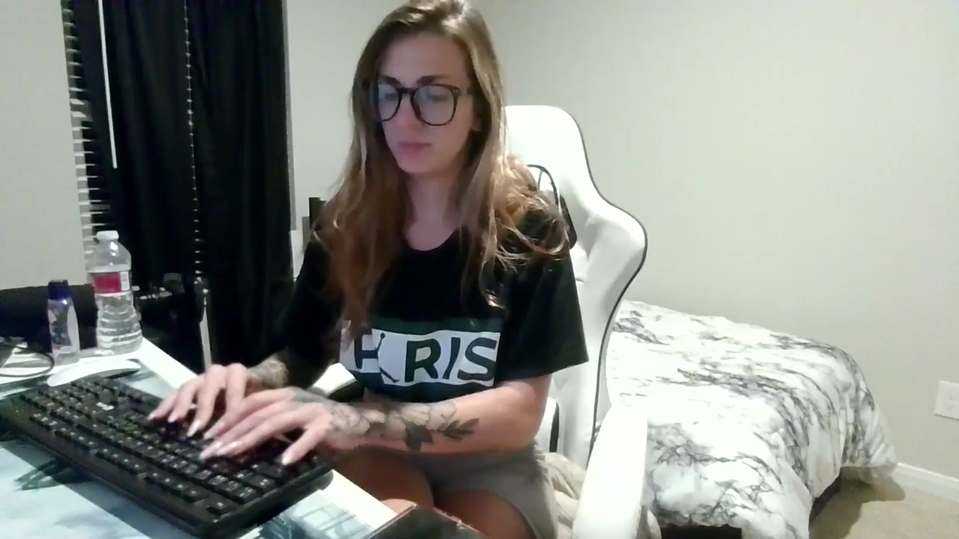Gallery image thumbnail from Ur_SexyWomen's myfreecams stream on, 01/02/2026, 07:54 image 4 of 20