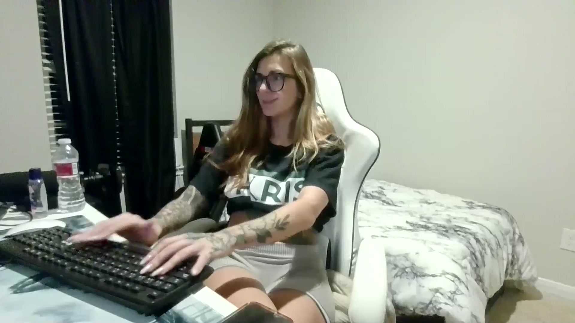 Gallery image thumbnail from Ur_SexyWomen's myfreecams stream on, 01/02/2026, 07:54 image 2 of 20