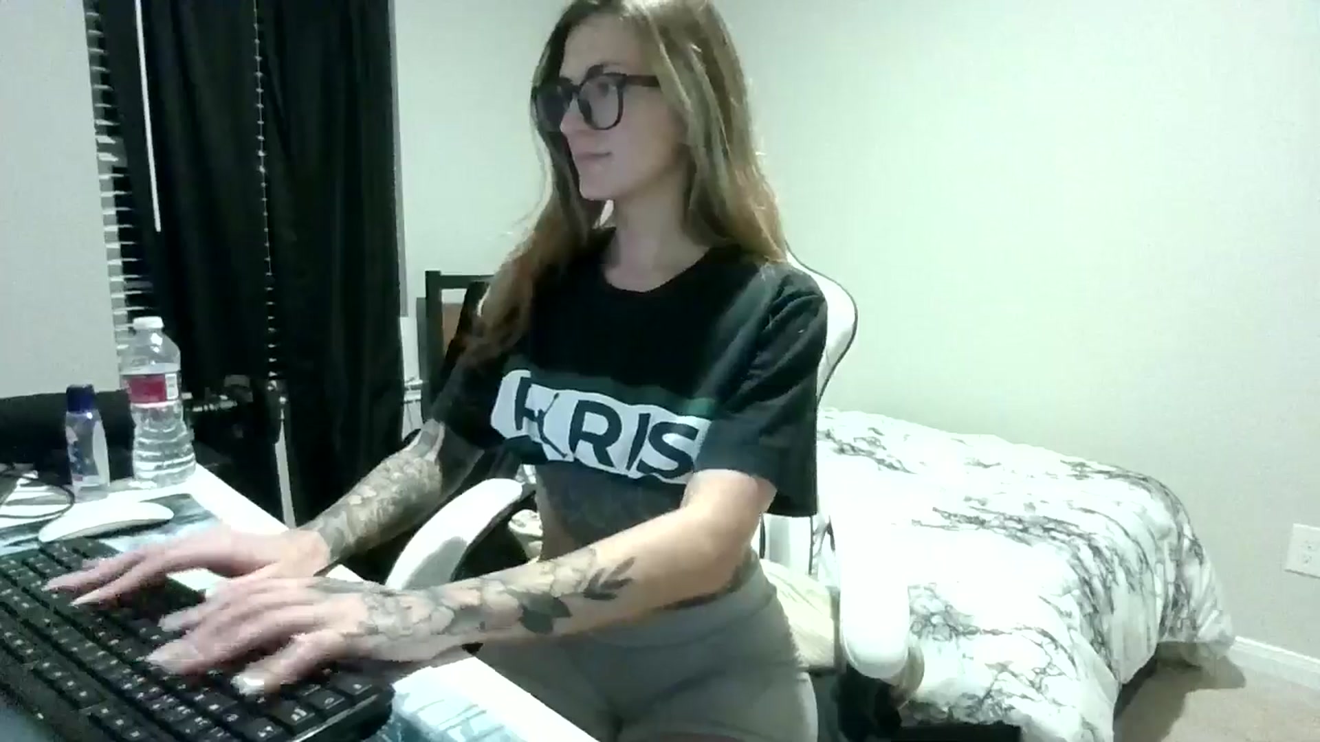 Gallery image thumbnail from Ur_SexyWomen's myfreecams stream on, 01/02/2026, 07:54 image 18 of 20