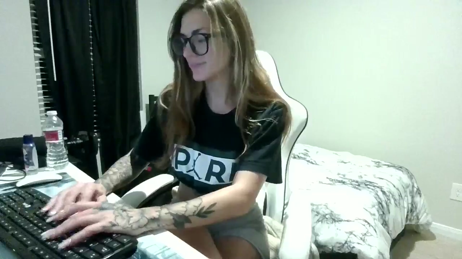 Gallery image thumbnail from Ur_SexyWomen's myfreecams stream on, 01/02/2026, 07:54 image 10 of 20