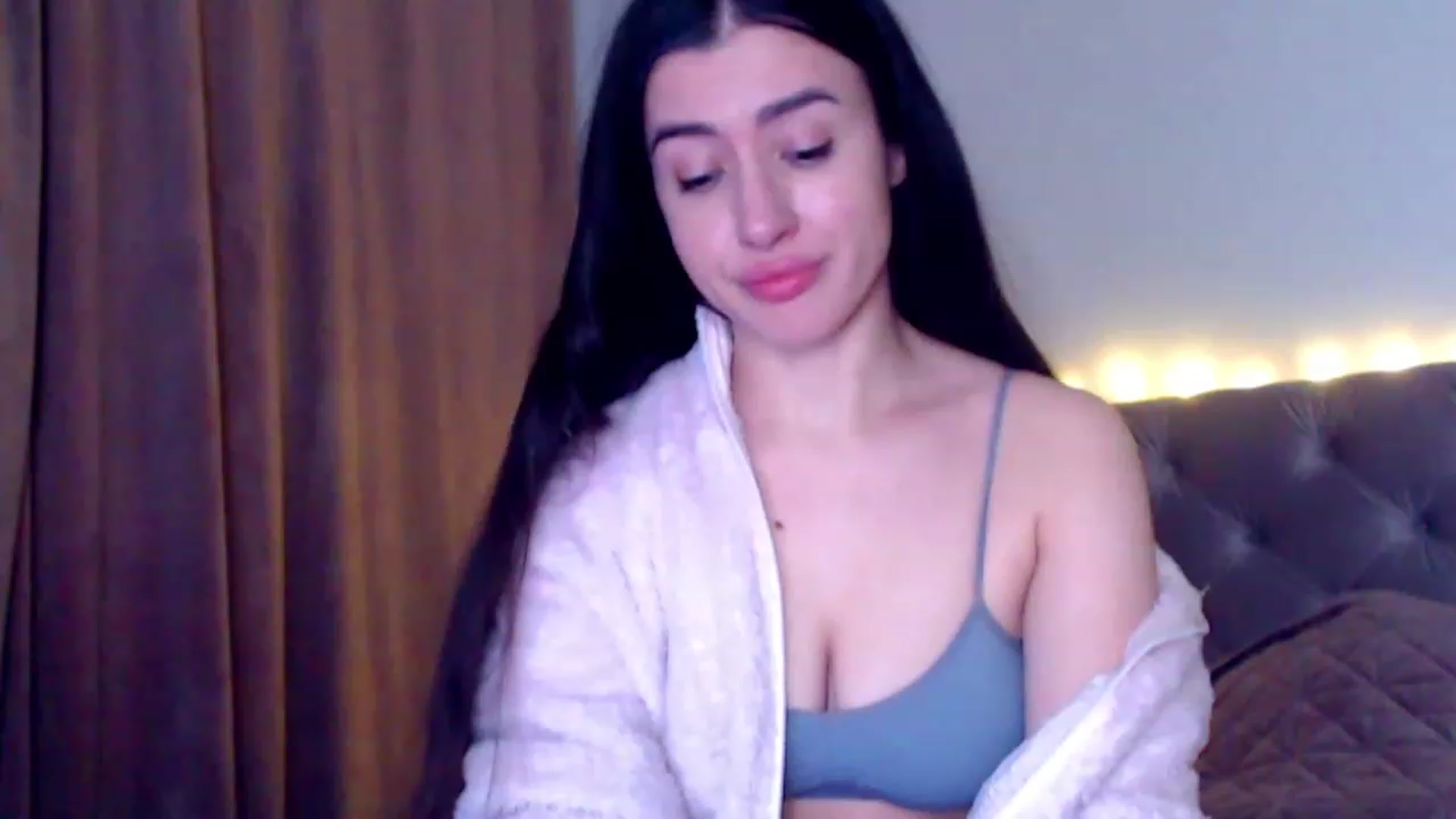 Gallery image thumbnail from Ur_Sexy_Woman's myfreecams stream on, 12/26/2022, 10:33 image 1 of 20