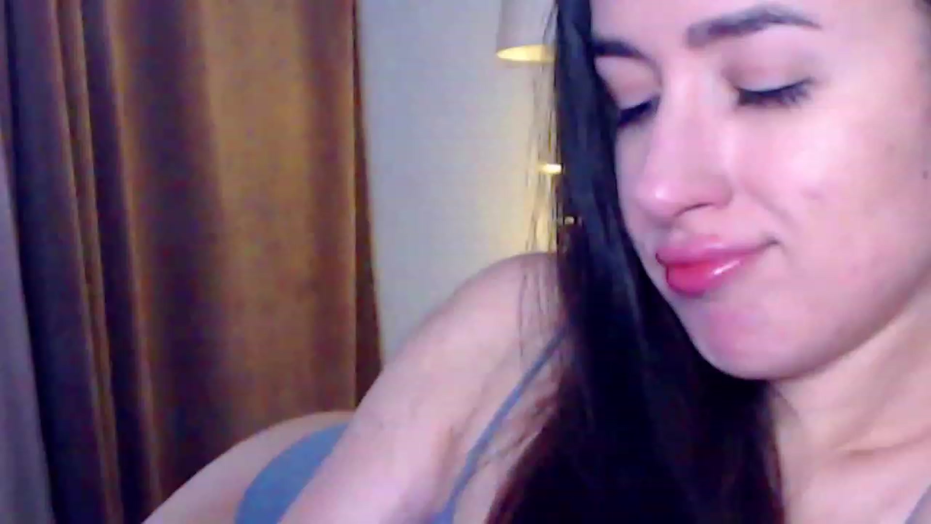 Gallery image thumbnail from Ur_Sexy_Woman's myfreecams stream on, 12/26/2022, 10:33 image 6 of 20