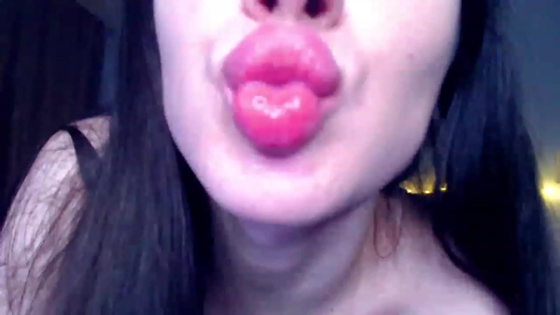 Gallery image thumbnail from Ur_Sexy_Woman's myfreecams stream on, 12/31/2022, 22:18 image 14 of 20