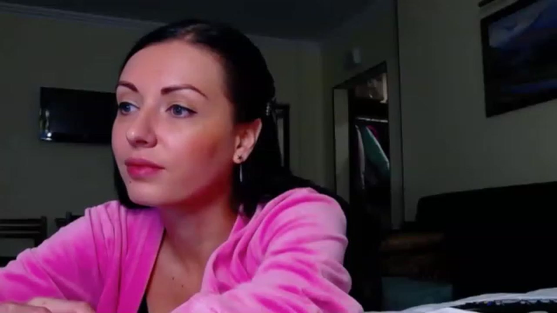 Gallery image thumbnail from Ur_kittycat's myfreecams stream on, 11/21/2022, 17:35 image 8 of 20