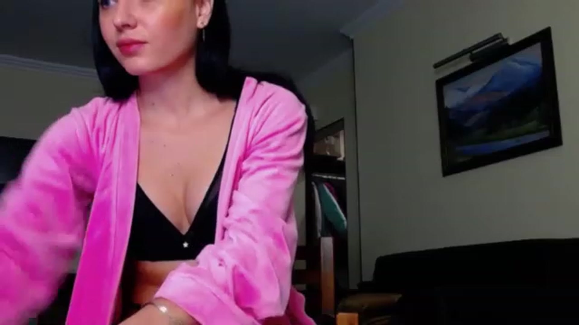 Gallery image thumbnail from Ur_kittycat's myfreecams stream on, 11/21/2022, 17:35 image 18 of 20