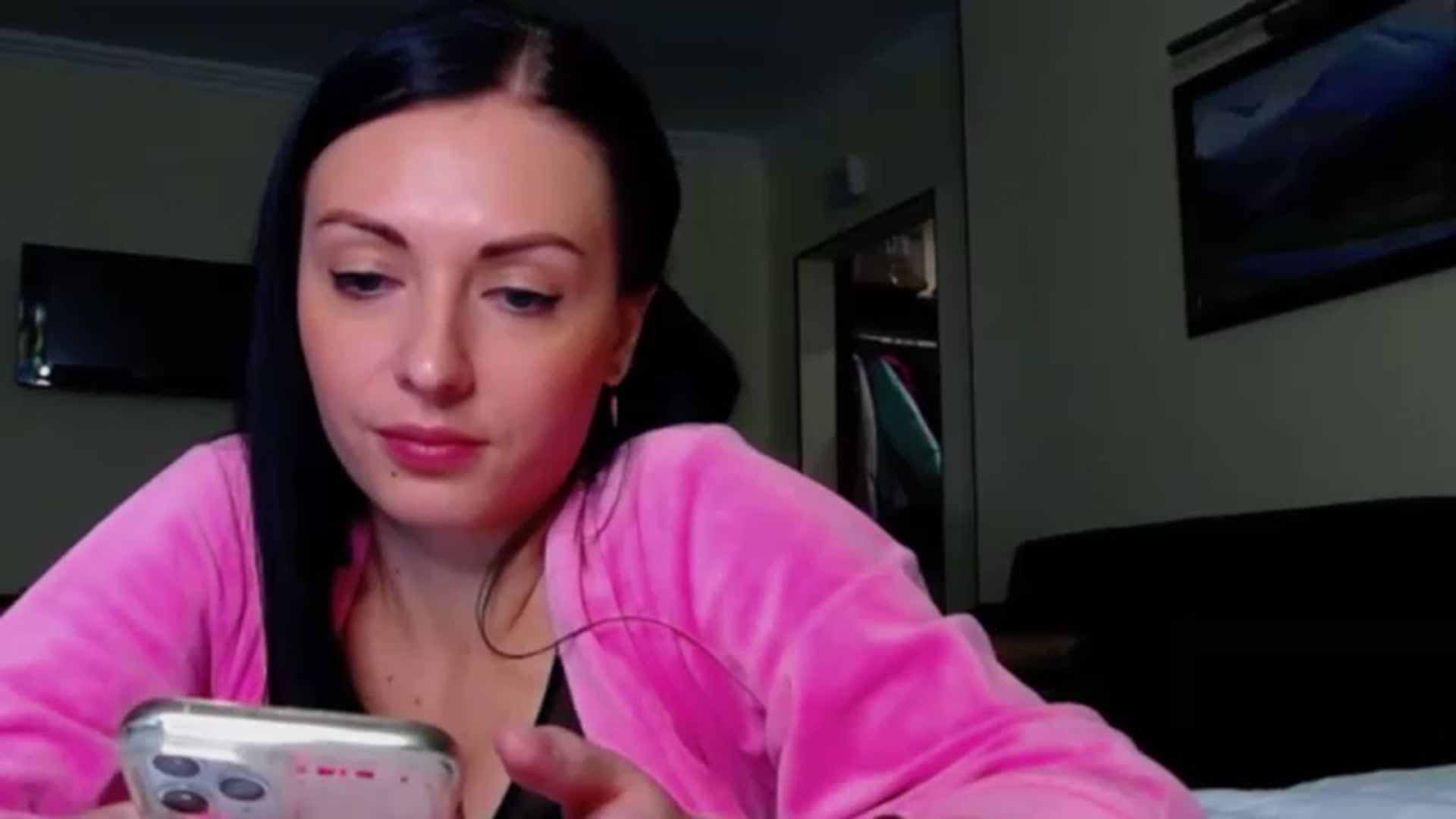 Gallery image thumbnail from Ur_kittycat's myfreecams stream on, 11/21/2022, 17:35 image 13 of 20