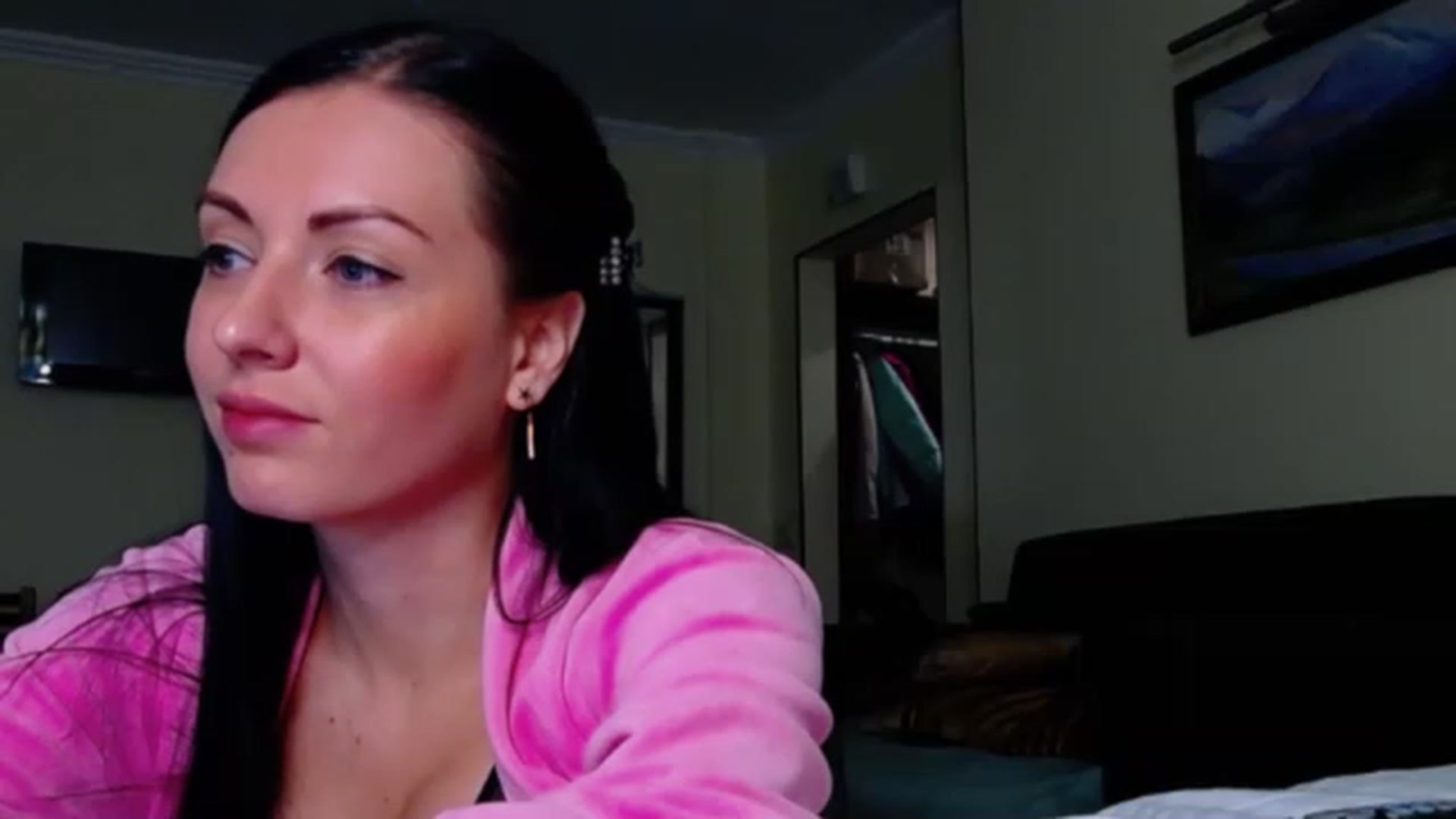 Gallery image thumbnail from Ur_kittycat's myfreecams stream on, 11/21/2022, 17:35 image 11 of 20
