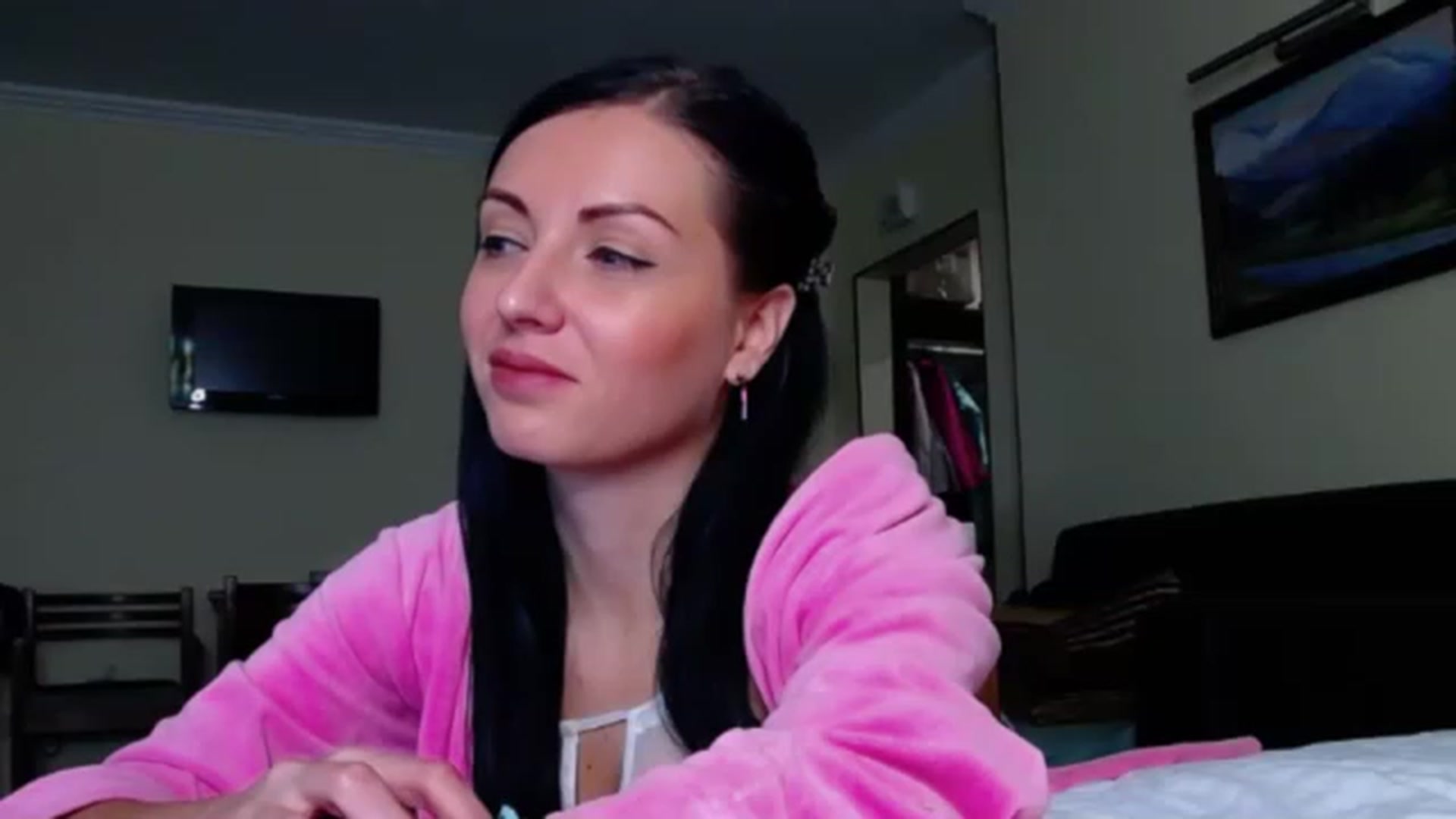 Gallery image thumbnail from Ur_kittycat's myfreecams stream on, 11/25/2022, 16:17 image 12 of 20