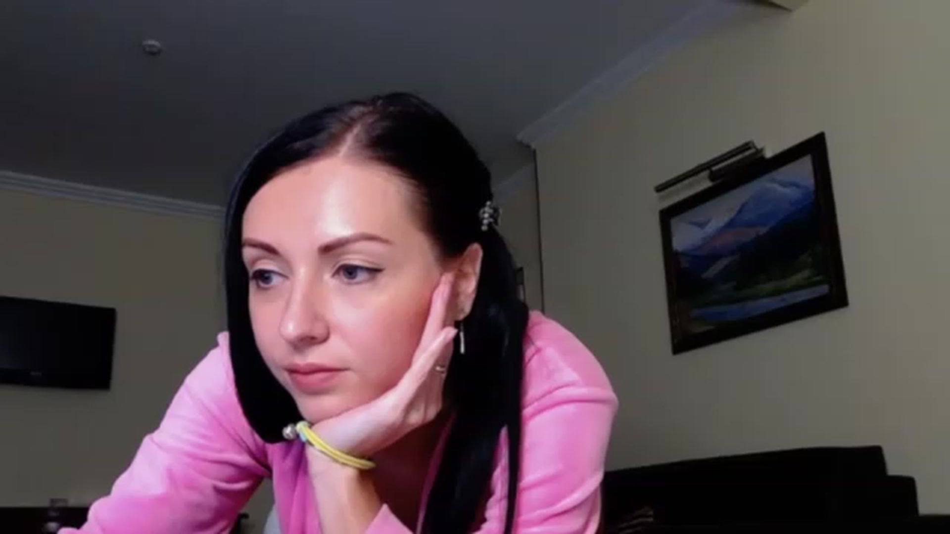 Gallery image thumbnail from Ur_kittycat's myfreecams stream on, 11/25/2022, 18:22 image 8 of 20