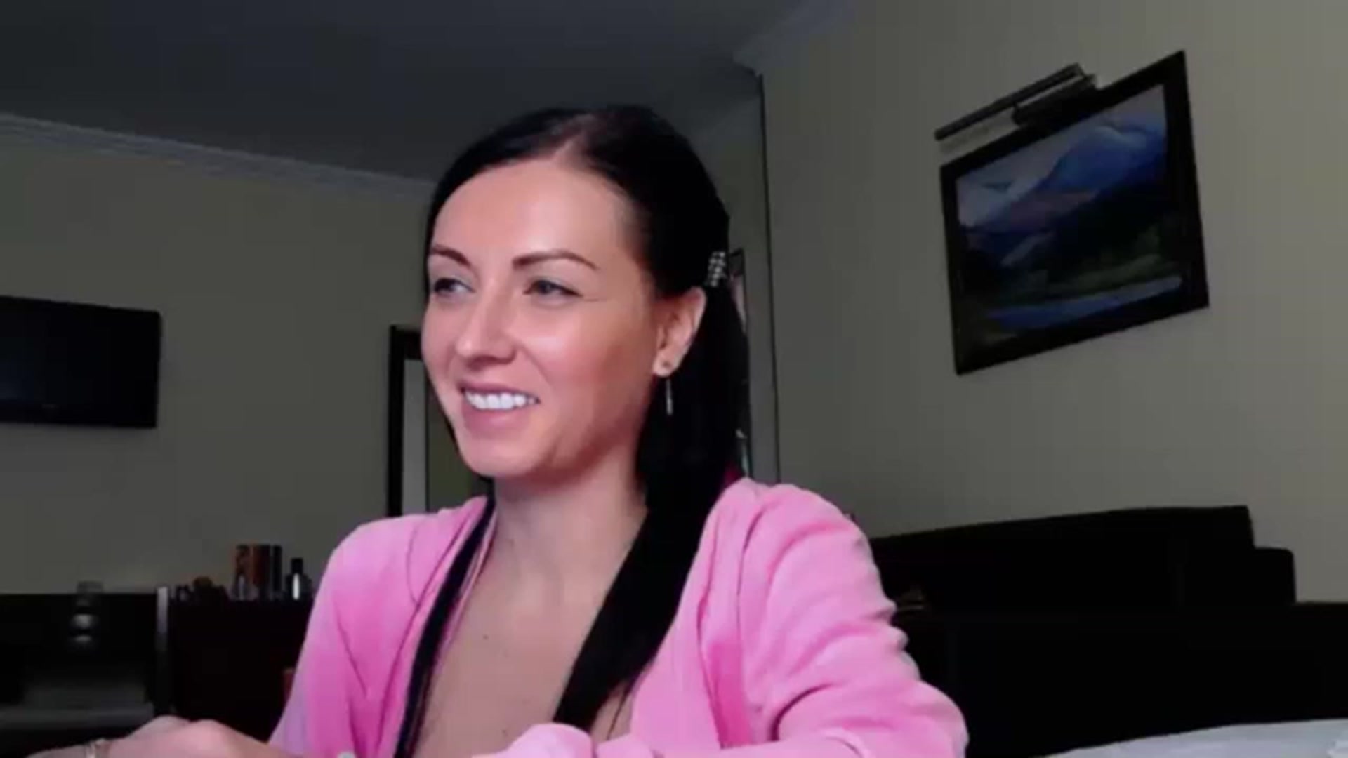 Gallery image thumbnail from Ur_kittycat's myfreecams stream on, 11/25/2022, 18:22 image 2 of 20