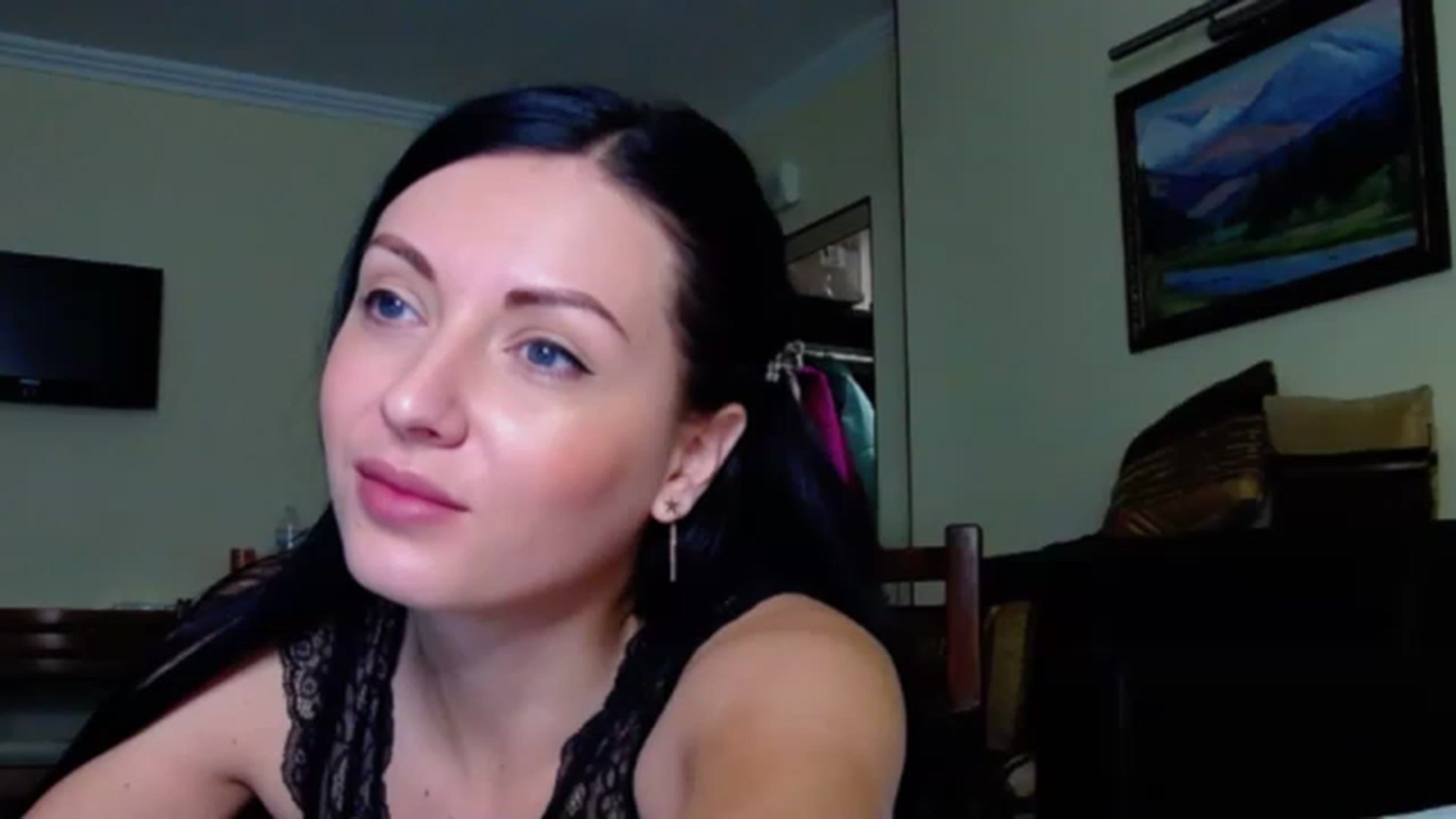 Gallery image thumbnail from Ur_kittycat's myfreecams stream on, 12/08/2022, 16:35 image 2 of 20