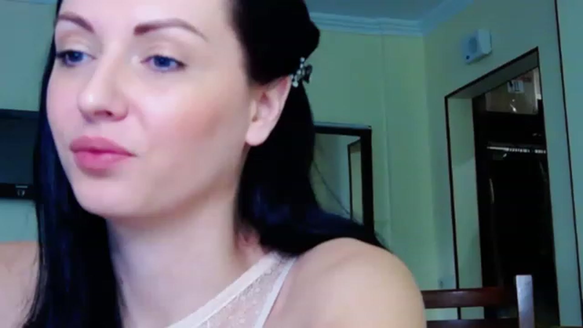 Gallery image thumbnail from Ur_kittycat's myfreecams stream on, 03/24/2023, 17:09 image 12 of 20