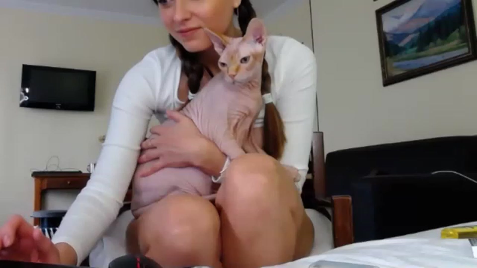 Gallery image thumbnail from Ur_kittycat's myfreecams stream on, 05/06/2023, 16:39 image 15 of 20