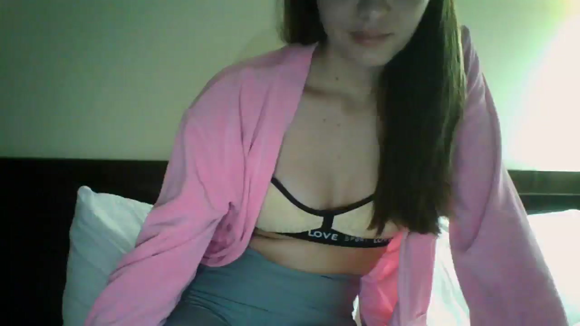 Gallery image thumbnail from Ur_kittycat's myfreecams stream on, 01/13/2024, 16:22 image 8 of 20