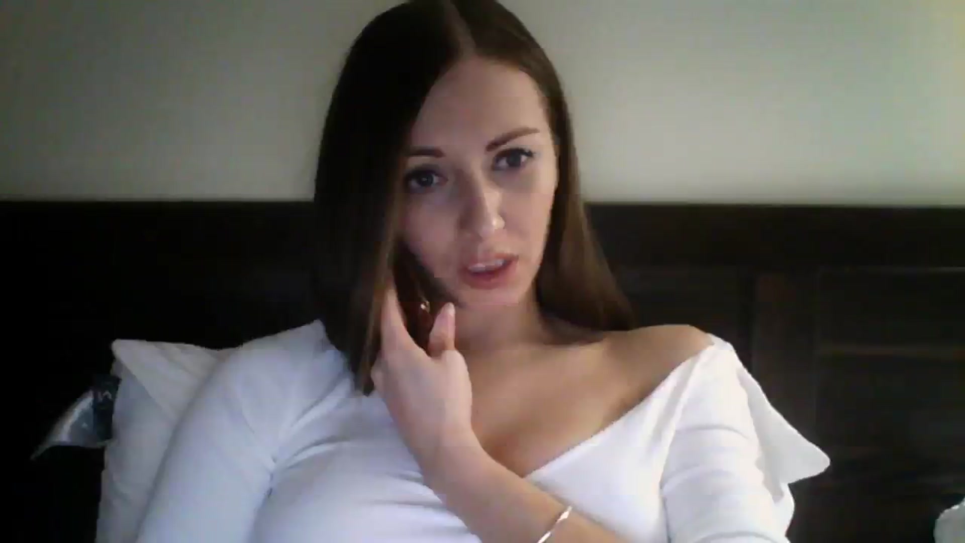 Gallery image thumbnail from Ur_kittycat's myfreecams stream on, 02/01/2024, 16:34 image 11 of 20