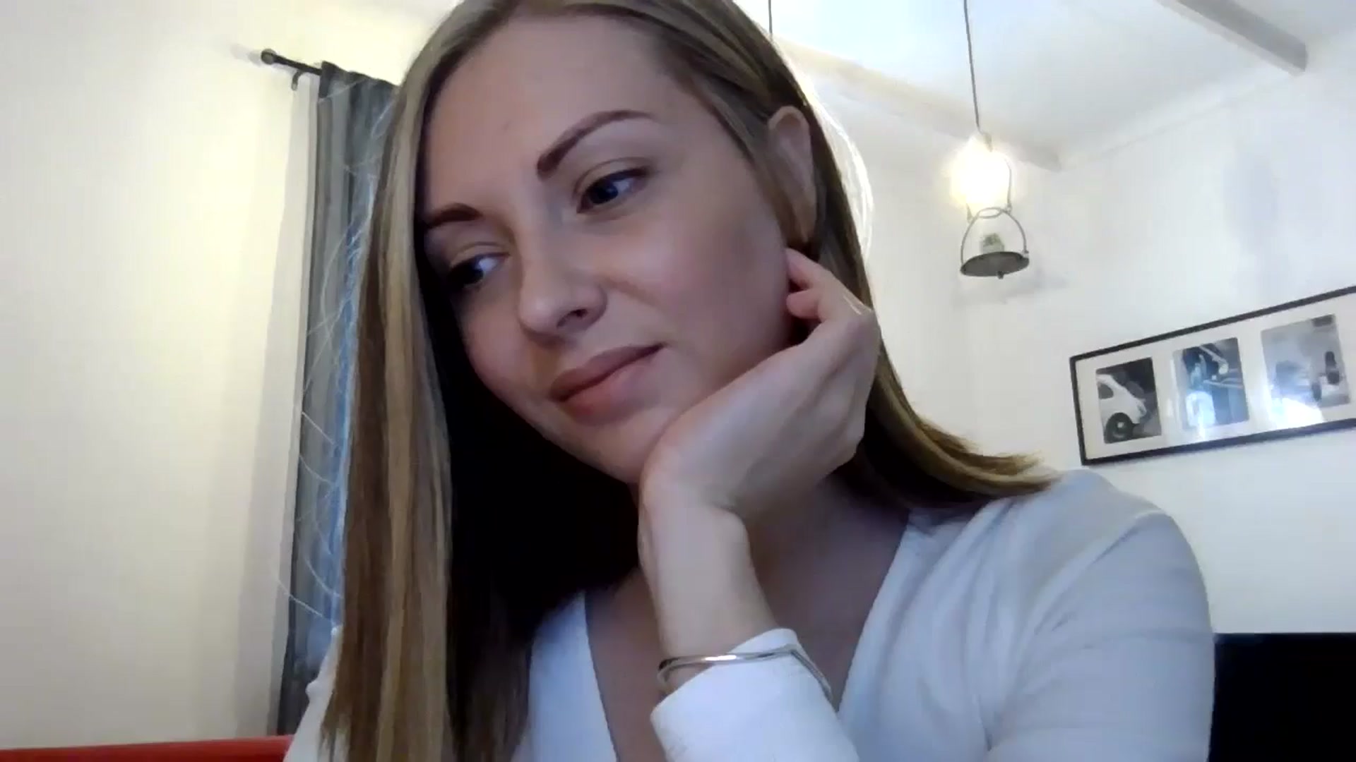 Gallery image thumbnail from Ur_kittycat's myfreecams stream on, 06/03/2024, 14:09 image 5 of 20