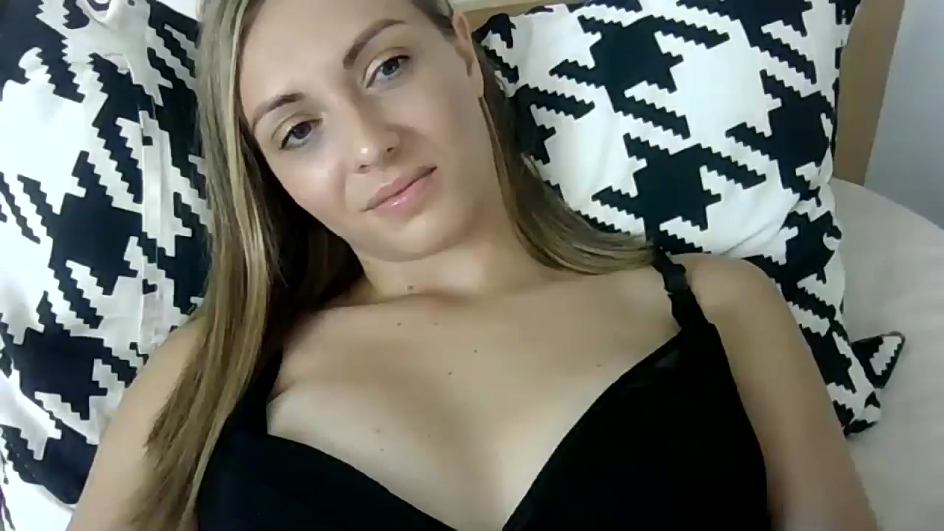 Gallery image thumbnail from Ur_kittycat's myfreecams stream on, 07/31/2024, 16:42 image 20 of 20