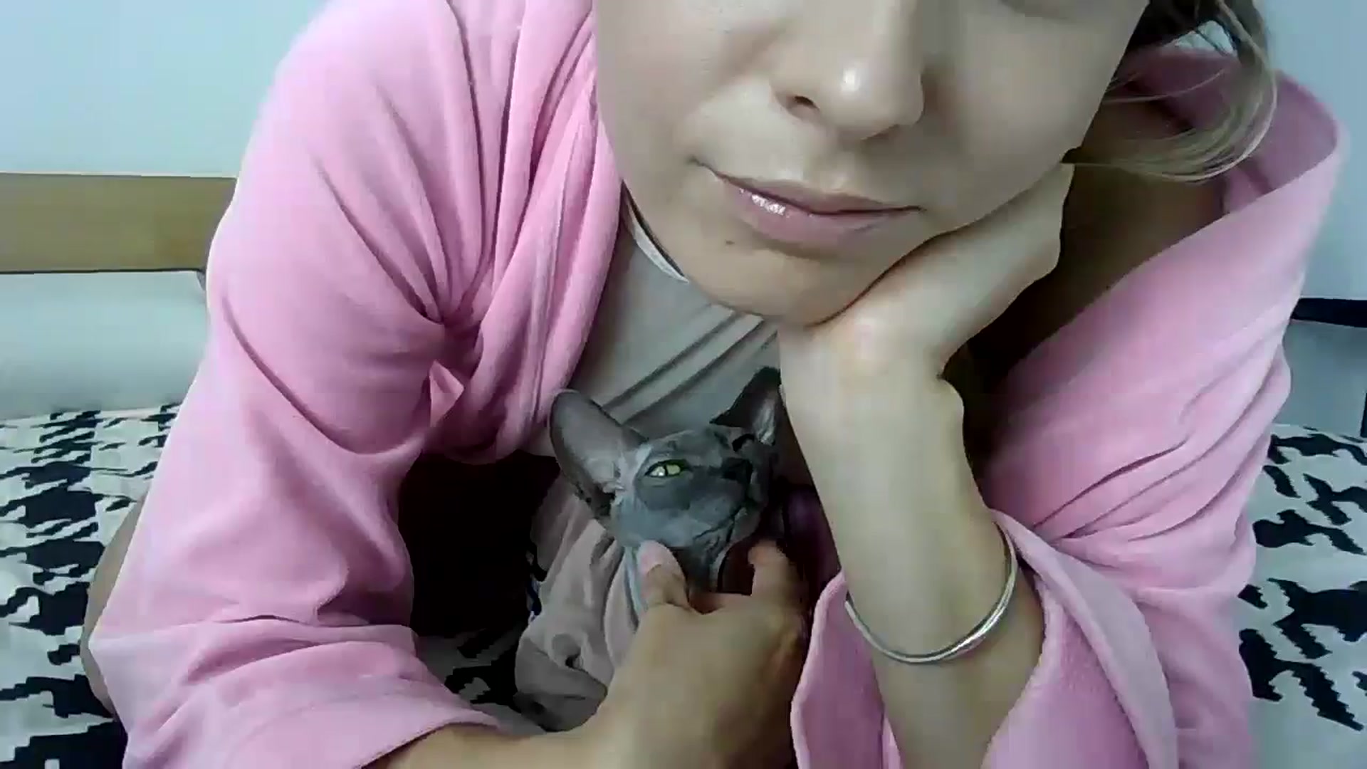 Gallery image thumbnail from Ur_kittycat's myfreecams stream on, 08/24/2024, 15:52 image 14 of 20