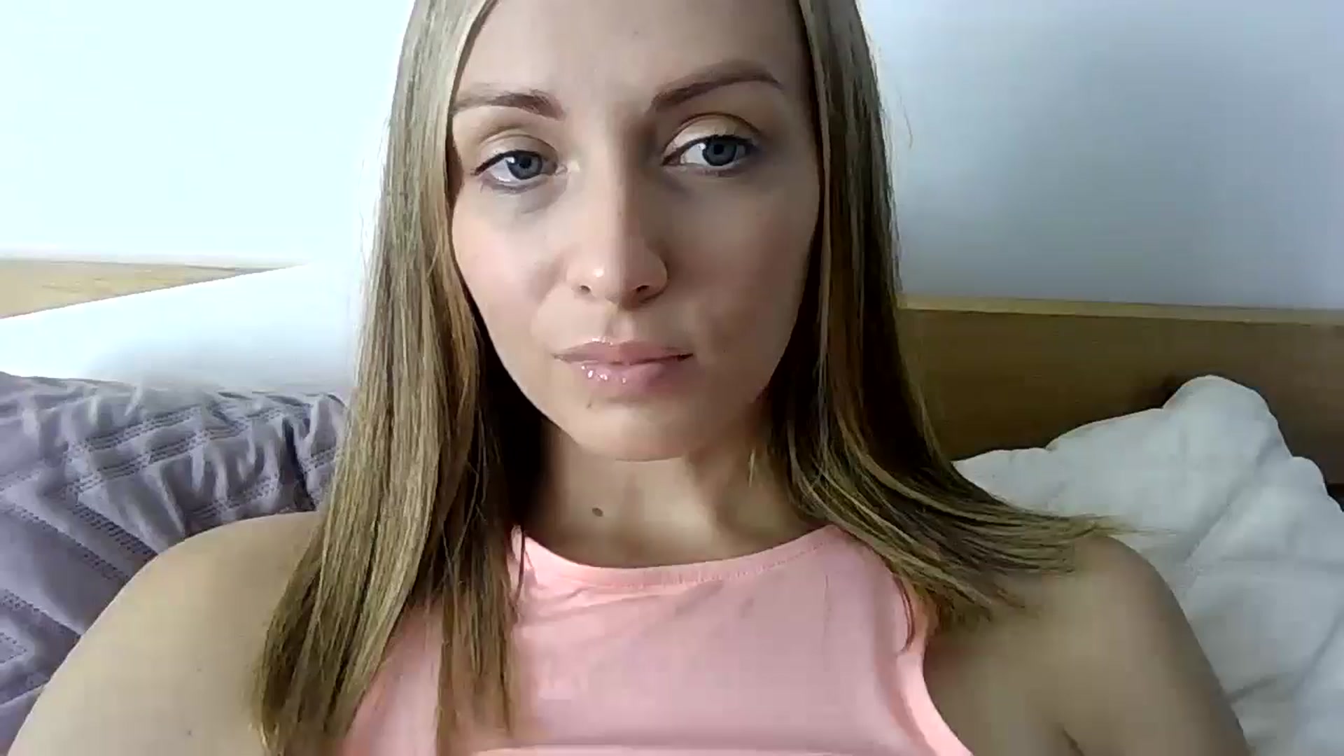 Gallery image thumbnail from Ur_kittycat's myfreecams stream on, 08/25/2024, 13:01 image 9 of 20