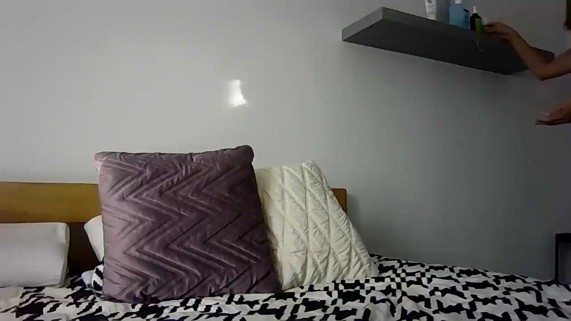 Gallery image thumbnail from Ur_kittycat's myfreecams stream on, 08/27/2024, 14:05 image 4 of 20